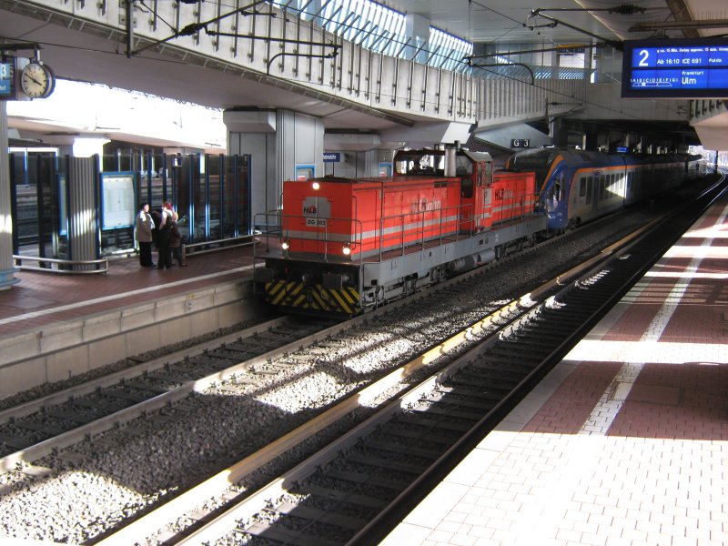 DG 202 der HLB (Hessische Landesbahn) bringt eine doppelte FLIRT Einheit der CANTUS Verkehrsgesellschaft von Kassel Wilhelmshhe nach Kassel Hauptbahnhof. 24.03.2009.