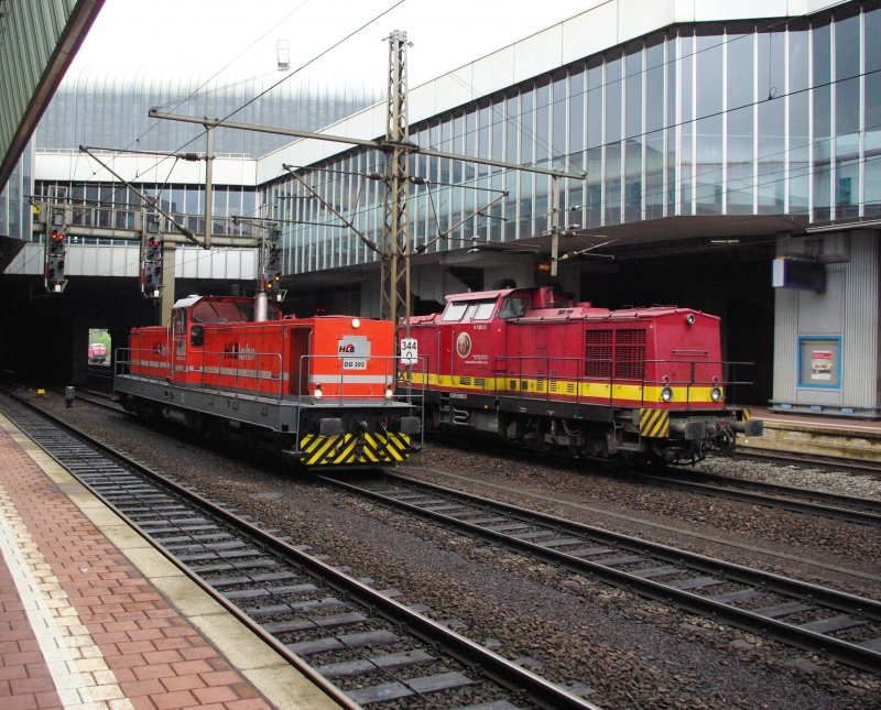 DG 202 der HLB neben V 150.12 (Ex 203 204-3) der EBW. Aufgenommen am 17.04.2009 in Kassel-Wilhelmshhe.