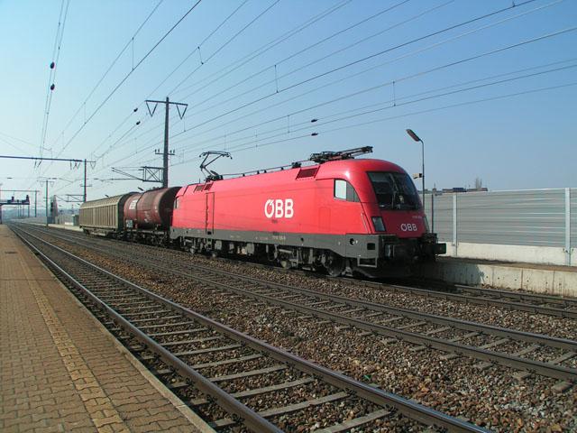 DG 44022 mit 1116.156-9
<a href= http://www.bahnbilder.de/kauf  target= _blank ><img src= http://www.bahnbilder.de/counter/counter_new.php?key=168824138  alt= Bahnbilder.de  title= bahnbilder.de  border= 0 ></a>

