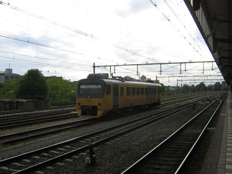 DH 3102 als ledig materieel uit Almelo te Hengelo - 4 september 2006