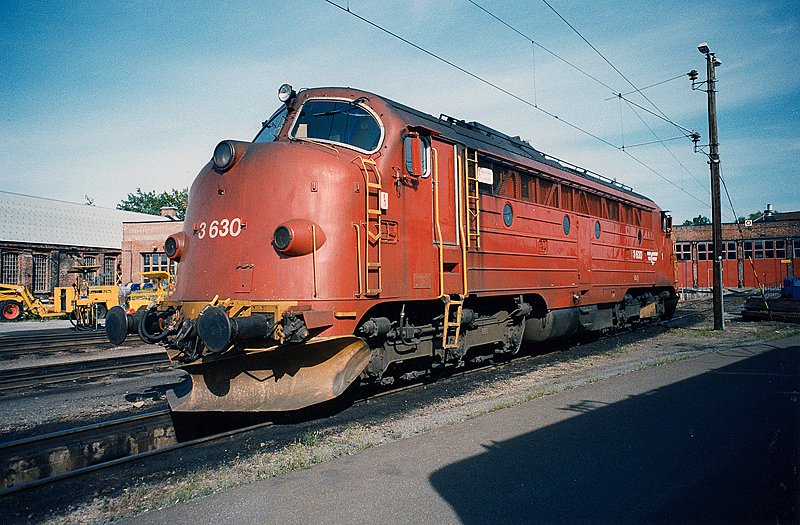 Di3 630 rollt zum nchsten Einsatz, Hamar (N) 07-1995
