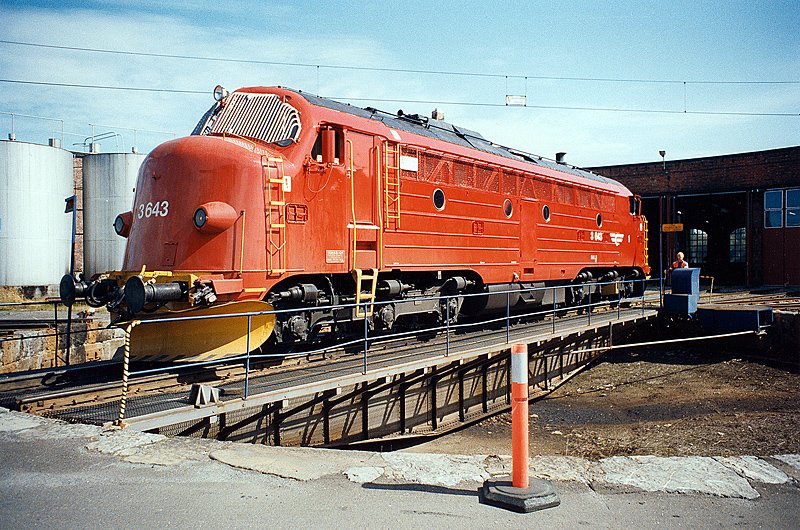 Di3 643 rollt zum nchsten Einsatz, Hamar (N) 07-1995