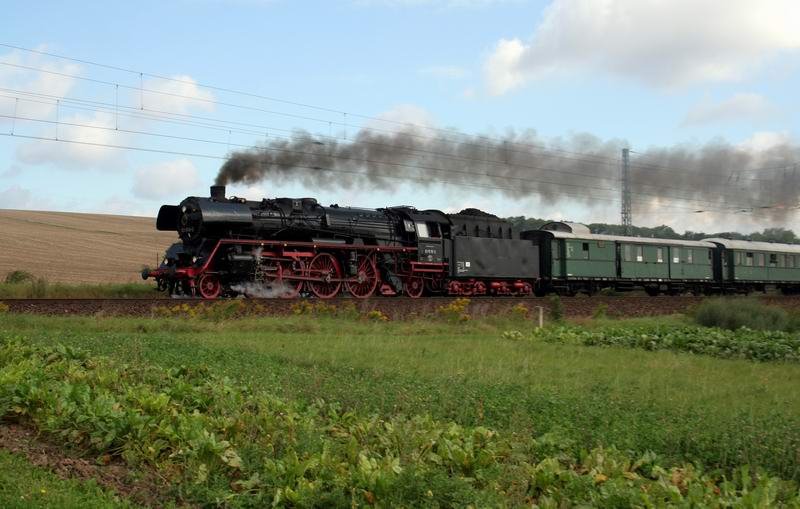 Die 03 1010 auf dem Weg nach Meiningen am 1.9.07 leider kondensiert der Dampf nicht, so dass nur Rauch zu sehen ist. 