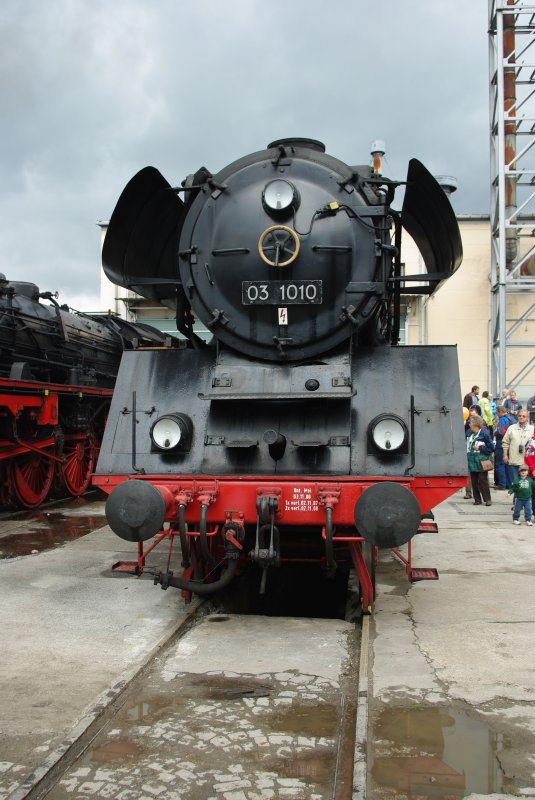 Die 03 1010 prsentiert sich auf den 15. Dampfloktagen in Meiningen am 05.09.2009.