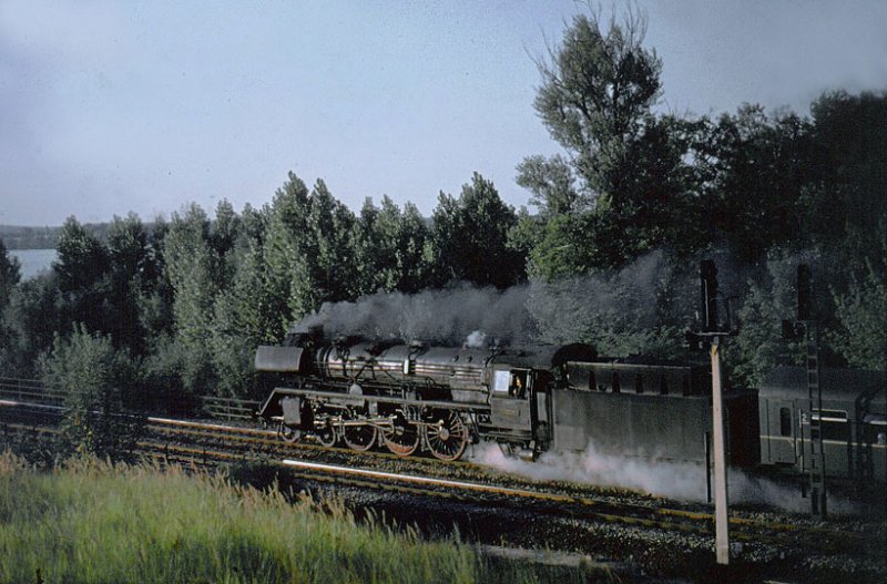 Die 03 2228 vom Bw Frankfurt/Oder kurz vor Potsdam.
Aufn. 1970