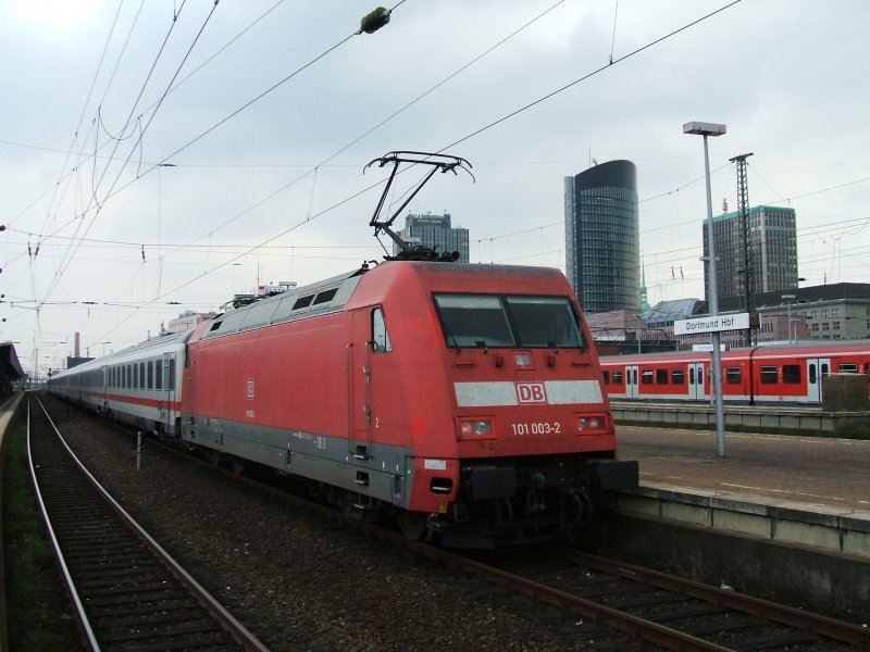 Die 101 003-2 im Schub IC 2028 nach HH Altona.(31.08.2007)
