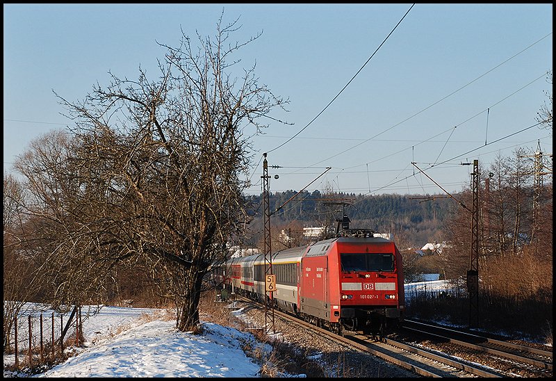 Die 101 027 zog am 08.Januar 2009 einen Ersatzzug von Stuttgart nach Mnchen. Aufgenommen bei Sen.