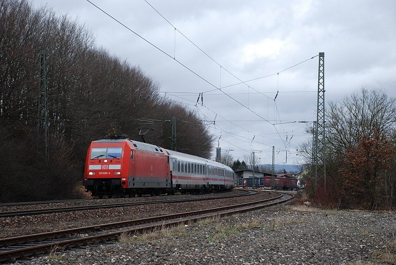 Die 101 035 mit dem IC 2066 nach Karlsruhe Hbf. Aufgenommen am 02.03.08 bei Bbingen(Rems).