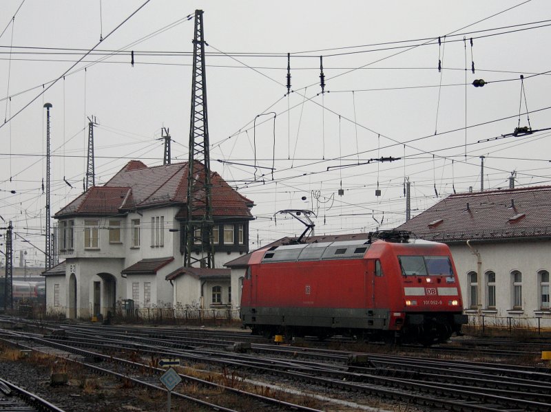 Die 101 052 am 22.02.2009 bei einer Rangierfahrt in Leipzig Hbf. 