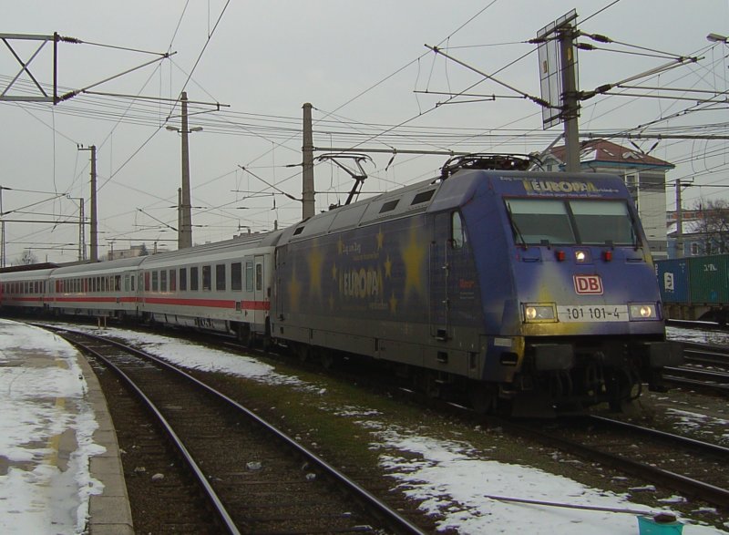 Die 101 101 am 05.01.2008 mit einem IC in Salzburg HBF. Sie wartet auf ausfahrt in Richtung Mnchen.