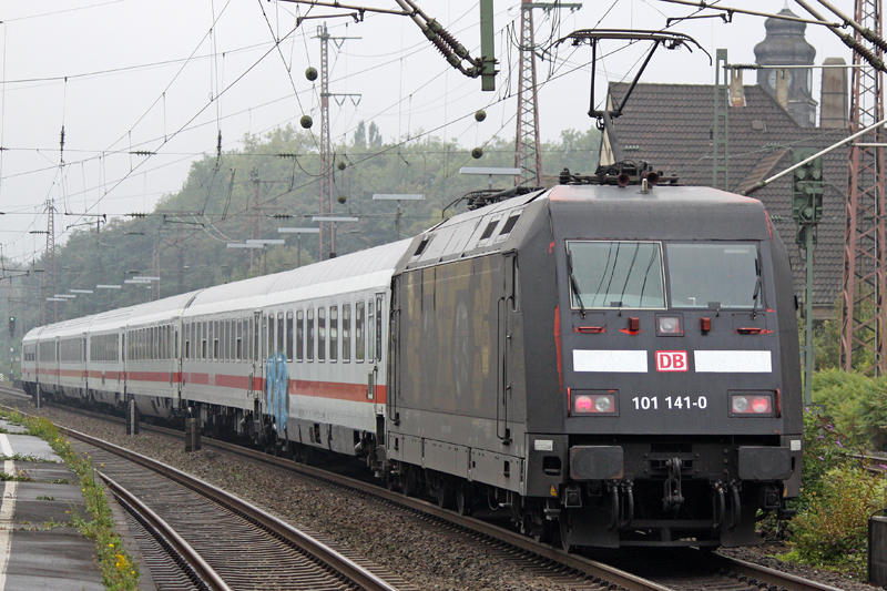Die 101 141-0 fuhr in richtung Kln in Wuppertal Vohwinkel am 23,09,09