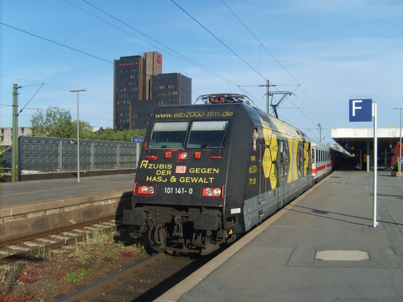Die 101 141 steht am 5.5.07 mit dem IC146 in Hannover. 