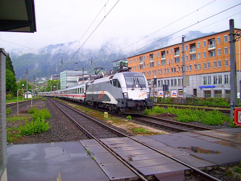 Die 1016 034 dann am Nachmittag mit dem IC 119 mit 20 Minuten ( ca. 16.36 Uhr ) Versptung in Bregenz eingetroffen ( 4.5.2009 ).

Lg