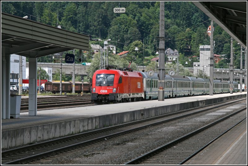 Die 1016 042 fhrt am 28.06.07 mit dem EC 89  LEONARDO DA VINCI , von Mnchen ber Peschiera del Garda und Desenzano del G./S. nach Milano Centrale, in den Bahnhof Kufstein ein. Morgen fhrt sie mit dem EN286  Capri , von Napoli Centrale, zurck nach Mnchen.