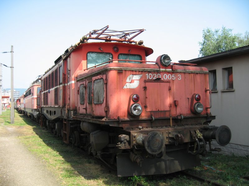 Die 1020 005-3 am 24.05.2007 im Bereich Linz Hbf abgestellt. 