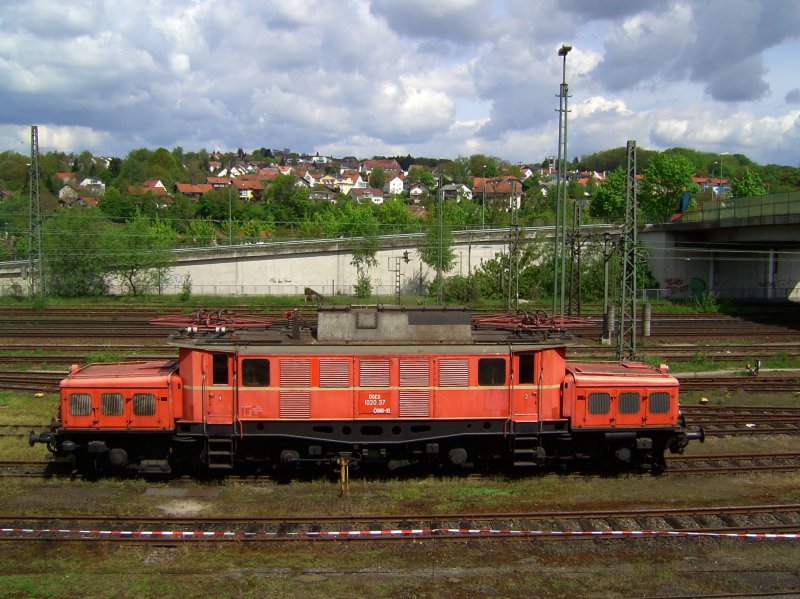 Die 1020 037 der GEG am 03.05.2008 in Passau.  