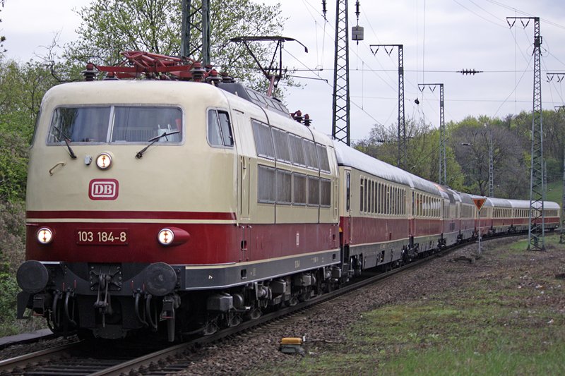 Die 103 184-8 fuhr mit einen Sonderzug durch Kln West am 09,04,09