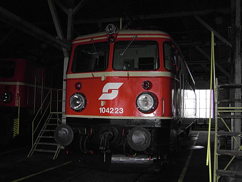 Die 1042 023 am 19.04.2008 in der Traktion Seltzthal (Gel�nde war an diesem Tag �ffentlich Zug�nglich.)   