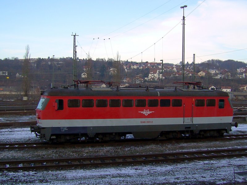 Die 1046 001 der GEG am 04.01.2008 auf dem Gelnde der PEF in Passau Abgestellt und wartet auf neue Einstze. 