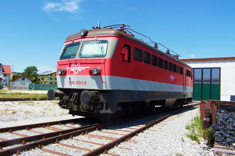 Die 1046.001, ebenfalls im Au�engel�nde des Ampfelwanger Museums. 