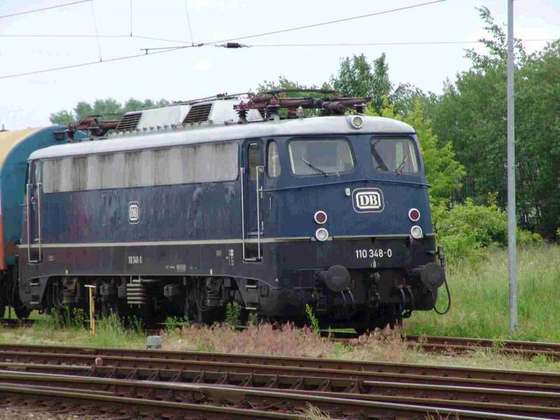 Die 110 348-0 abgestellt im Rostocker Hbf.
