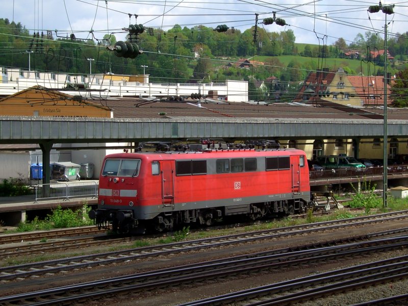 Die 111 049 am 03.05.2008 abgestellt in Passau Hbf.  