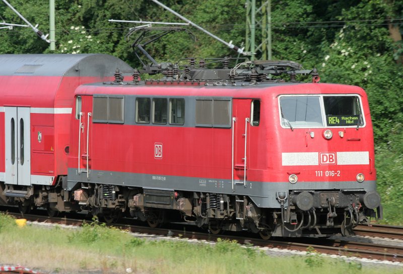 Die 111 116-2 auf dem RE4 bei der Einfahrt in Lindern am 03.03.2009