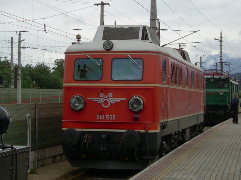 Die 1110 505 am 23.08.2008 ausgestellt in Wrgl Hbf anlsslich 150 Jahre Eisenbahnen in Tirol 