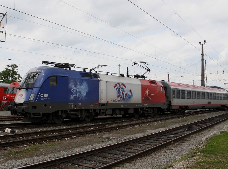 Die 1116 003 (EM Frankreich) am 11.07.2009 bei der Einfahrt in den Salzburger Hbf. 