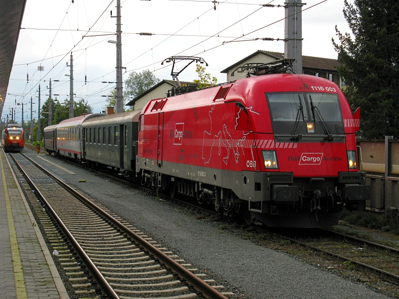 Die 1116 003 war heute an dem SD 18600 von Schnwies nach Dornbirn. Bild zeigt den Zug nach der Ankunft auf Gleis 4 abgestellt