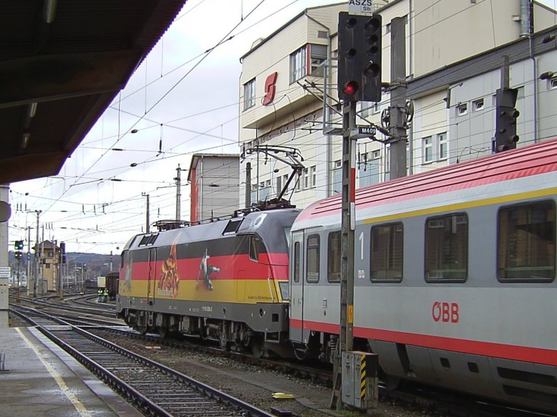 Die 1116 036 EM Taurus Deutschland am 02.02.2008 bei der Ausfahrt aus Salzburg Hbf mit dem EC 115 „W�rtersee“.  