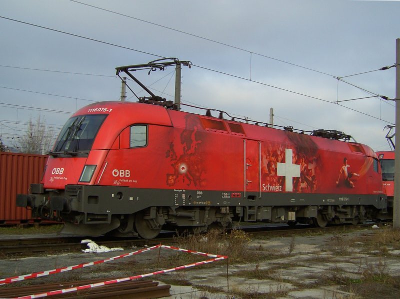 Die 1116 075 EM Schweiz am 13.12.2008 in Salzburg. 