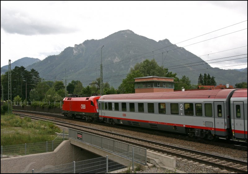 Die 1116 128 brachte am 27.06.08 den OEC 160  MARIA THERESIA  von Wien Westbahnhof nach Buchs (SG). Aufgenommen in Brannenburg.