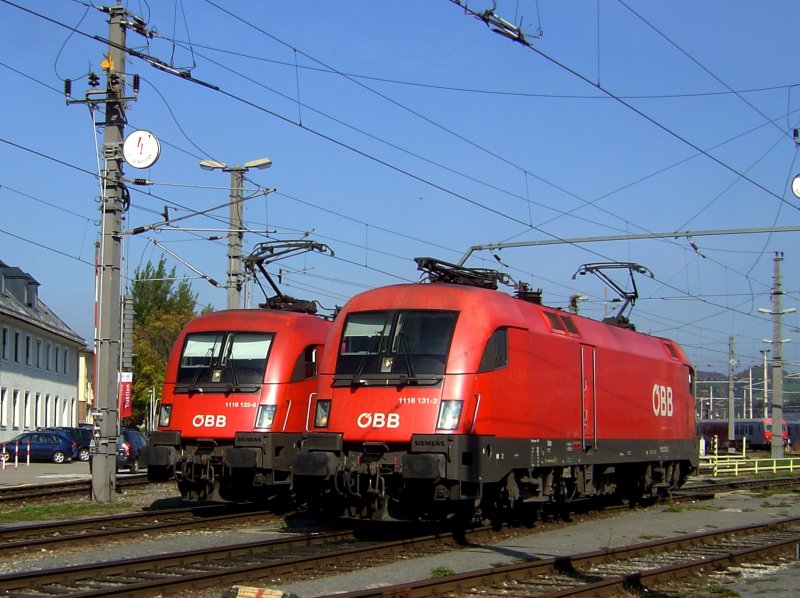 Die 1116 131 und die 1116 123 am 11.10.2008 in Salzburg. 