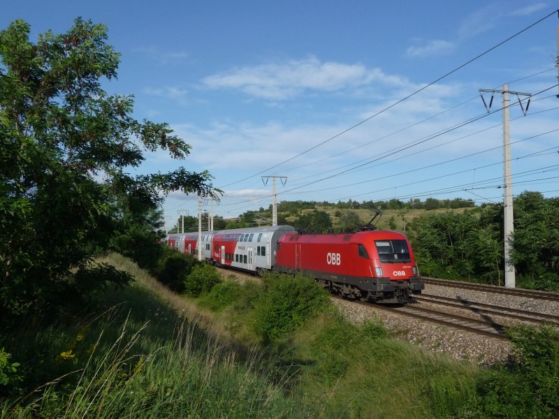 Die 1116 144-5 schiebt einen Regionalzug auf der Nordbahn in Richtung Breclav. (08.07.09)