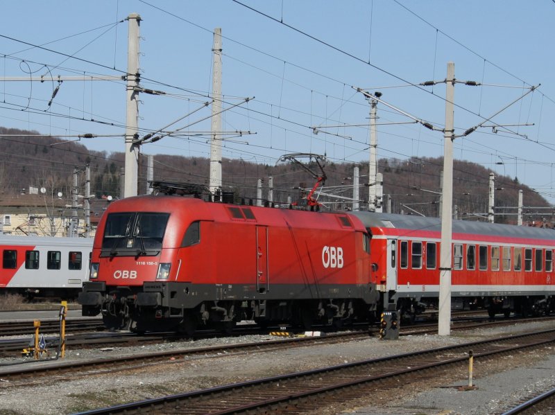Die 1116 158 am 28.03.2009 bei der Einfahrt in den Salzburger Hbf.  