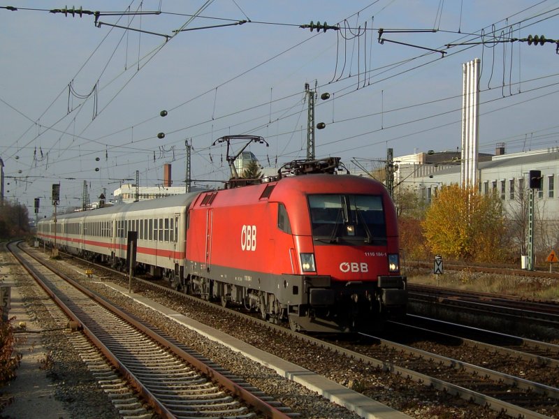 Die 1116 184 mit dem IC K�nigsee am 08.11.2008 bei der Durchfahrt am Heimeranplatz (M�nchen)