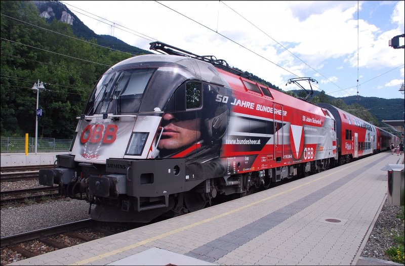 Die 1116 246  50 Jahre Bundesheer  konnte ich am 21. Juli 2009 in Payerbach-Reichenau mit einem Regionalzug nach Wien Floridsdorf festhalten.