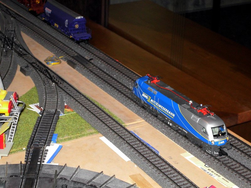 Die 1116 912 bei einer Rangierfahrt am Bahnhof 