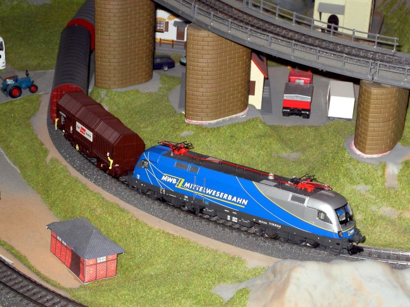 Die 1116 912 der MWB mit einem Gterzug unterwegs auf der Bergbahn. 