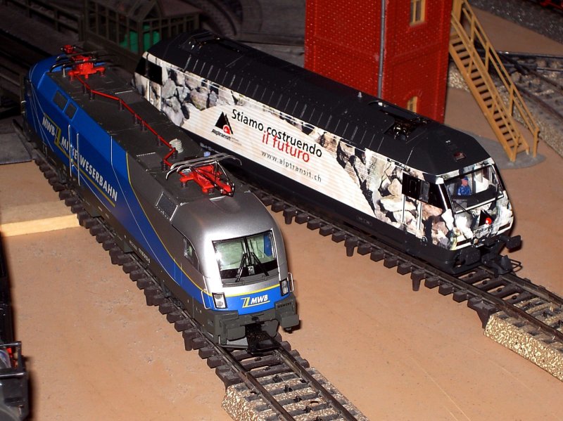 Die 1116 912 der MWB und die Re 460 118 (Alptransit im BW.