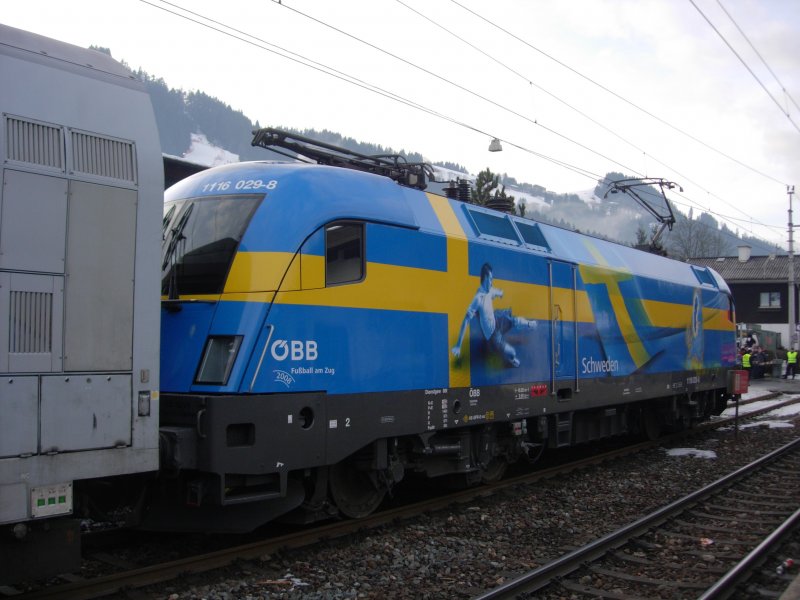 Die 1116, EM Lokomotive Schweden steht mit einem Sonderzug in Kitzbhel-Hahnenkamm um nach Wrgl zu fahren. Kitzbhel, 19.01.08