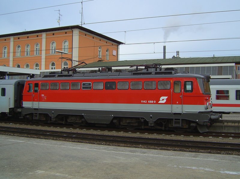 Die 1142 688 am 04.01.2008 in Passau Hbf.
