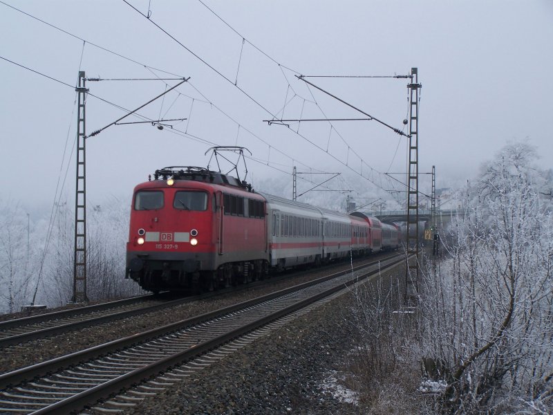 Die 115 327 fuhr am Morgen des 27.Dezember 2007 mit einem Pbz bei Lonsee vorbei in Richtung Mnchen-Pasing.