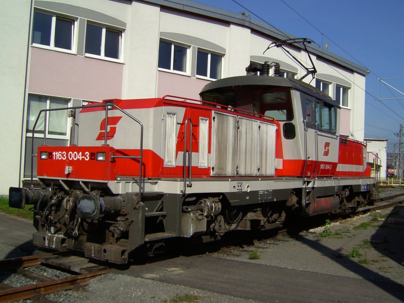 Die 1163 004 am 11.10.2008 abgestellt in Salzburg. 