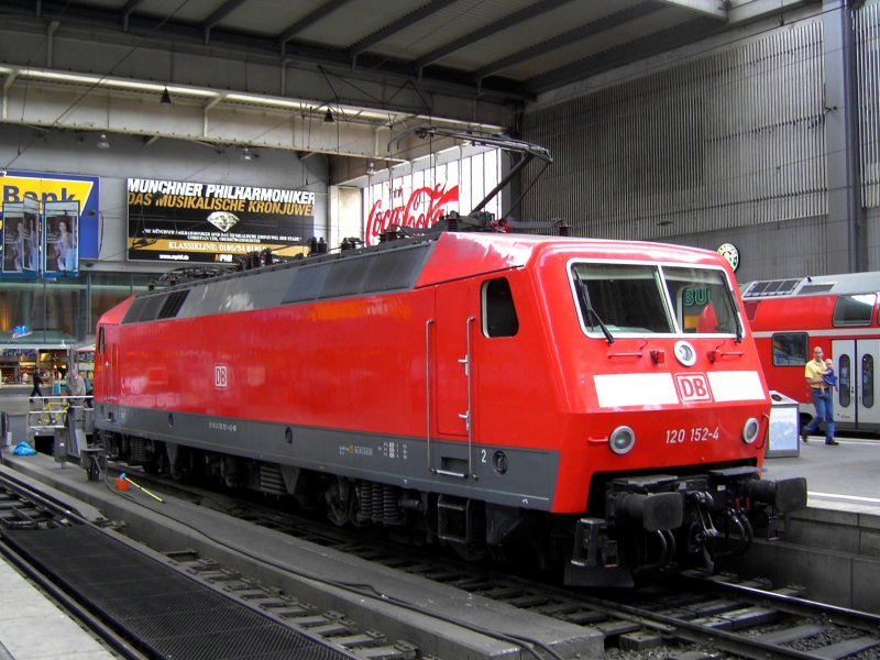 Die 120 152 am 31.05.2008 in Mnchen Hbf. 