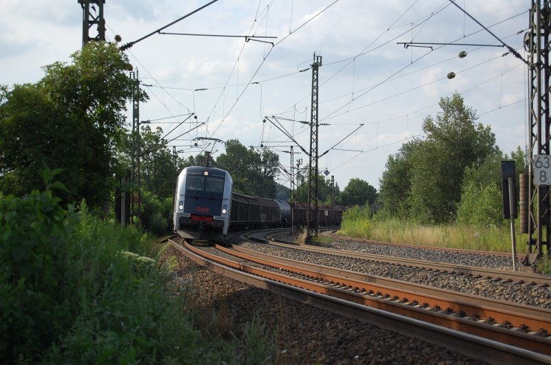 Die 1216 025 (E 190 025)der �BB in World-Record-Lackierung am 17.7.09 kurz vor dem Bahnhof Rosenheim.