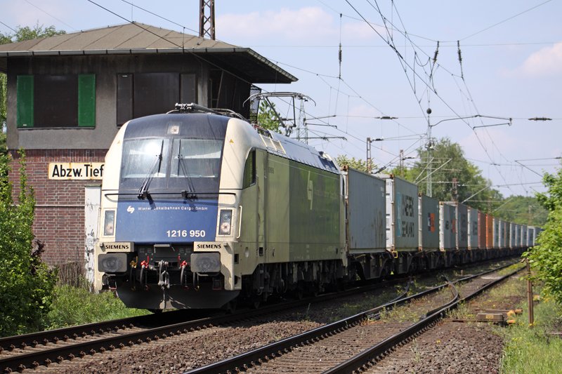 Die 1216 950 bei der Durchfahrt durch Ratingen, am 10,05,09
