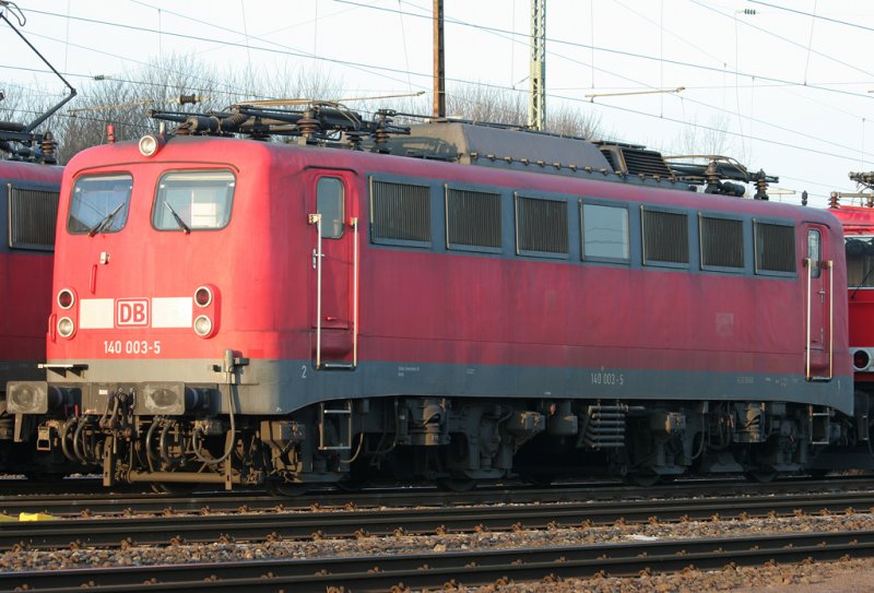 Die 140 003-5 blieb ber Nacht in Aachen West, bis jetzt meine kleinste Nummer unter den BR 140, aufgenommen am 30.01.2009