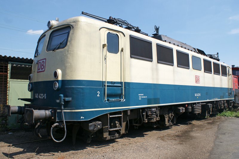Die 140 423-5 abgestellt in Mainz Bischofsheim , und einen besten dank an Leuchti.